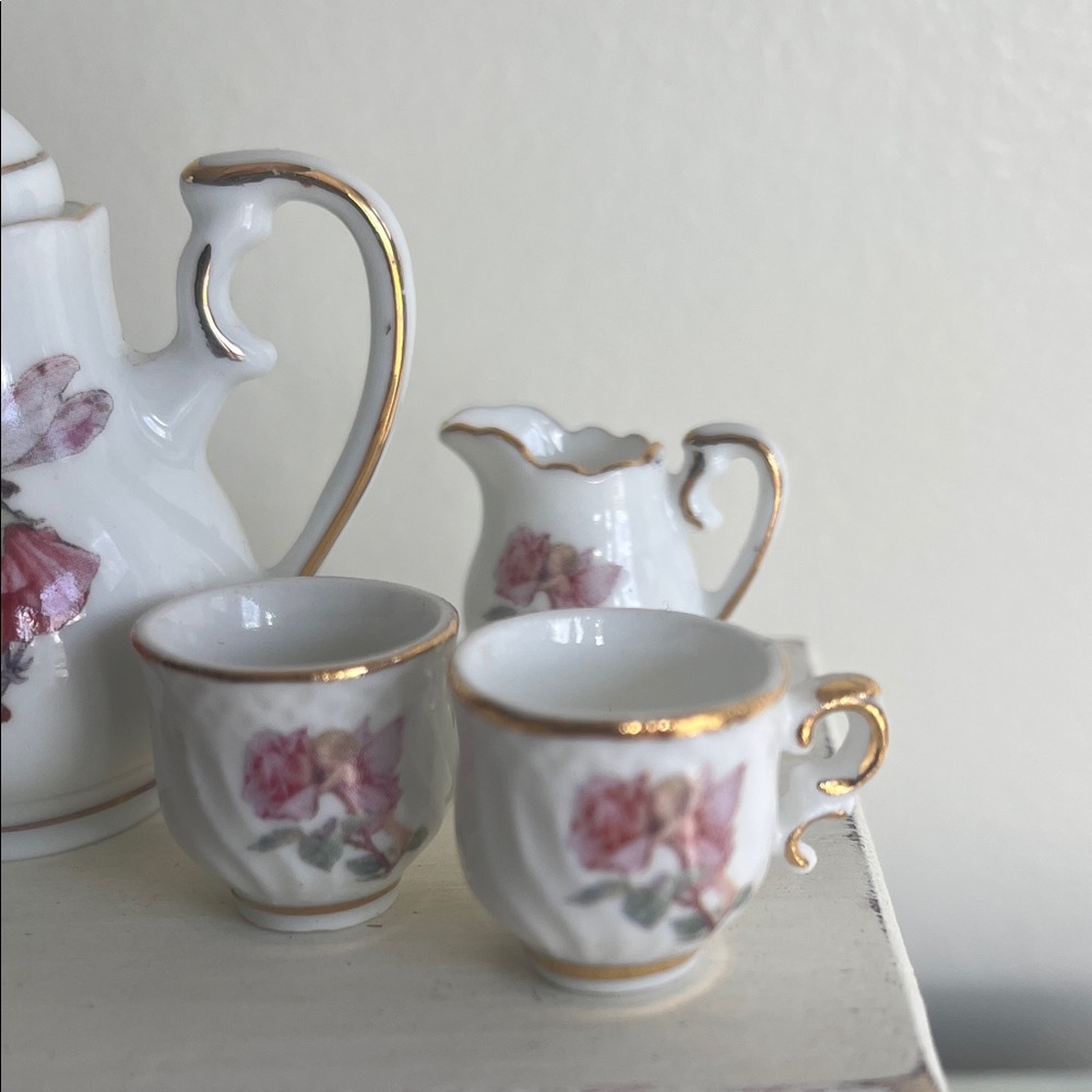 Miniature Reutter Porcelain Flower Fairies Tea Set - Picture 3 of 7